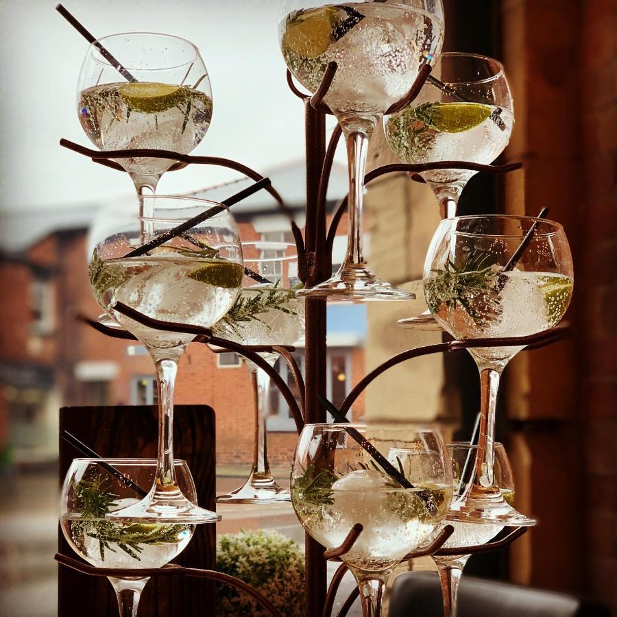 The Wheatsheaf Hotel, Sandbach Dış mekan fotoğraf A gin and tonic tree